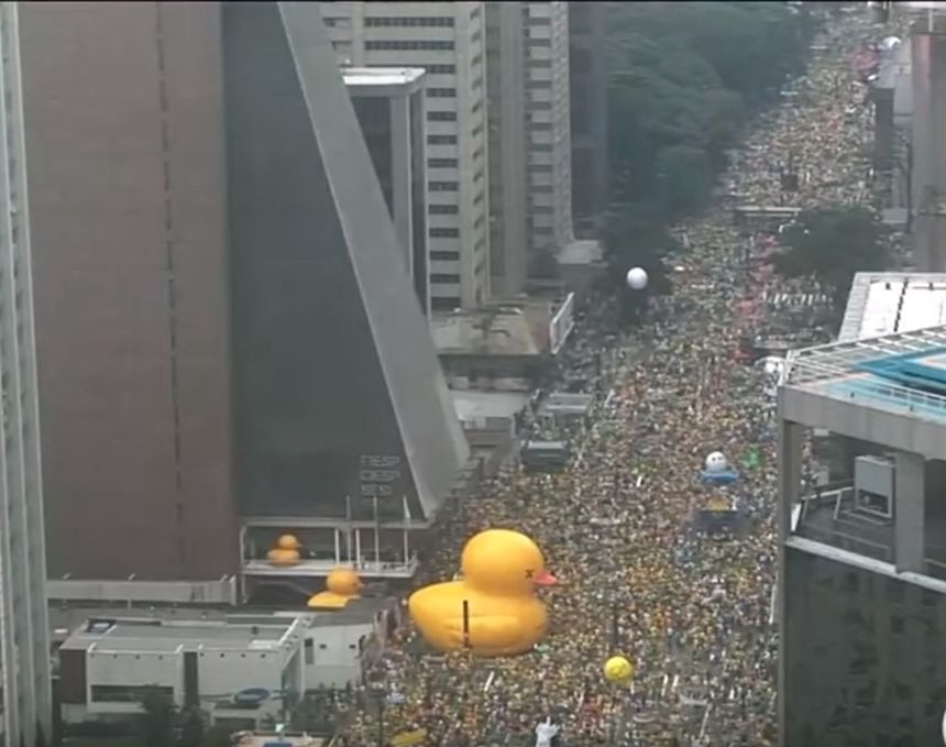 Protestele antiguvernamentale din Brazilia au scos peste un milion de oameni în stradă. VIDEO