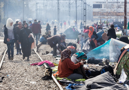 Circa 2.000 de migranţi au reuşit să treacă din Grecia în Macedonia