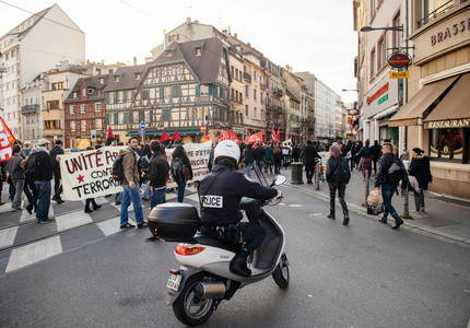 Poliţia franceză a reţinut patru persoane suspectate că pregăteau un atac iminent în centrul Parisului