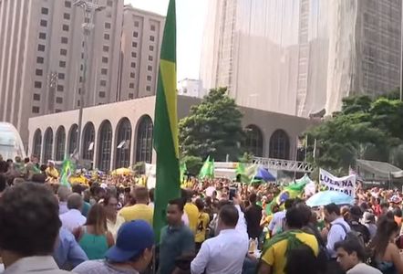 Manifestaţii violente în Brazilia, în timp ce Lula da Silva, acuzat de corupţie, a fost învestit în funcţia de şef de cabinet al actualului preşedinte. VIDEO