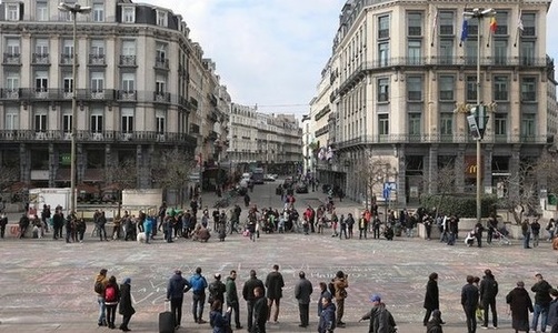 Trotuarele din centrul Bruxelles-ului au fost acaparate de mesaje de solidaritate 