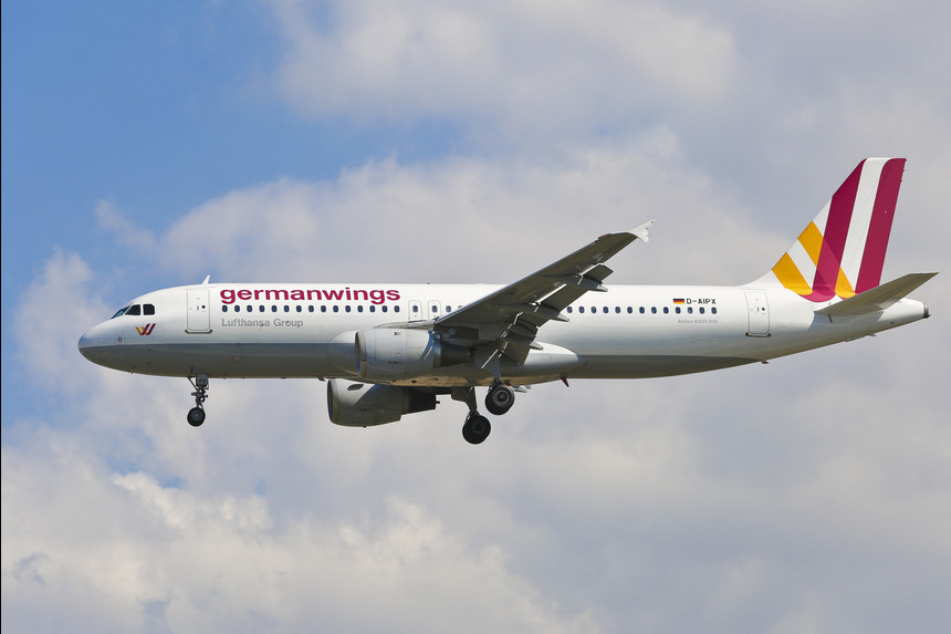 Victimele zborului Germanwings prăbuşit în Alpi, comemorate la un an de la tragedia aviatică