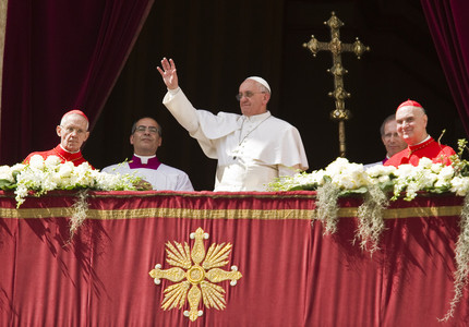 Papa Francisc, în mesajul adresat de Paşte de la balconul Basilicii Sfântul Petru: Să nu le întoarcem spatele refugiaţilor - VIDEO