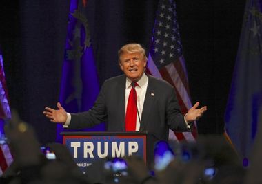 O piatră funerară cu numele lui Donald Trump a fost instalată în centrul New York-ului. FOTO