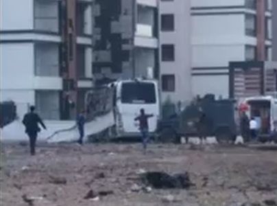 Turcia: Atentat cu maşină-capcană din oraşul Diyarbakir. Şapte poliţişti au fost ucişi şi alte 27 de persoane au fost rănite - UPDATE. VIDEO