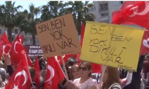 Proteste faţă de acordul UE-Turcia privind refugiaţii, în timp ce pregătirile de transfer intră în linie dreaptă. VIDEO