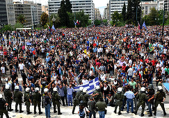 Grevă generală în Grecia: Zborurile către şi dinspre Atena au fost anulate. Profesorii, medicii şi pensionarii vor protesta astăzi în capitala ţării