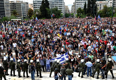 Grevă generală în Grecia: Zborurile către şi dinspre Atena au fost anulate. Profesorii, medicii şi pensionarii vor protesta astăzi în capitala ţării