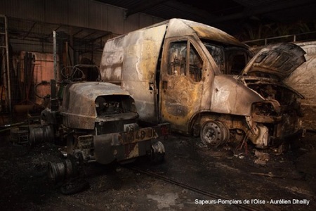 Cel puţin 34 de vehicule au fost incendiate, iar mai mulţi agenţi de securitate au fost agresaţi într-un oraş din Franţa
