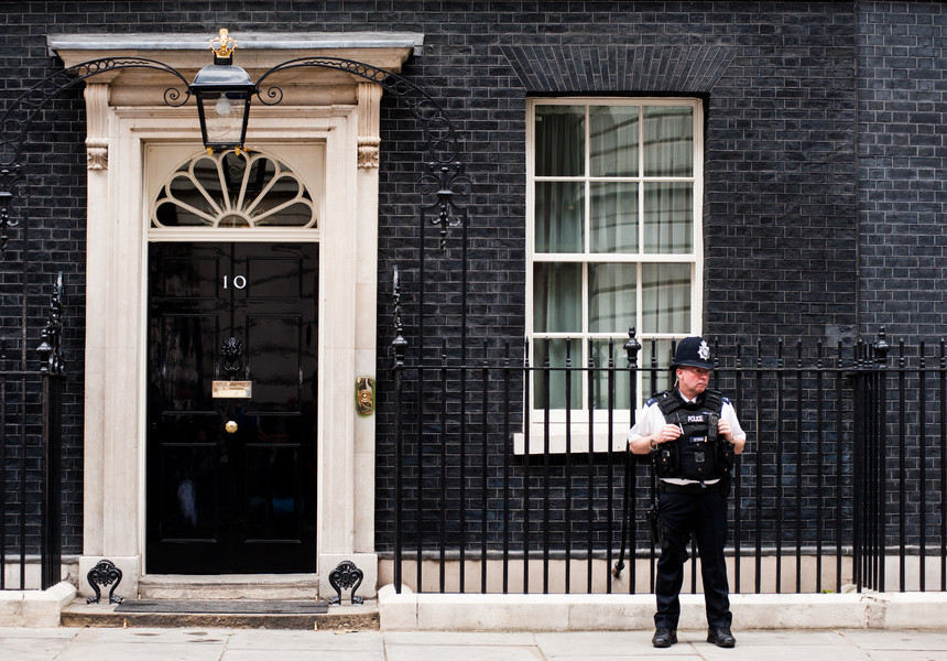 Britanicii au anunţat proteste pentru demisia premierului David Cameron