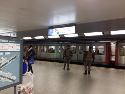 Bruxelles: Cei trei suspecţi reţinuţi în legătură cu atentatele teroriste din Paris au fost eliberaţi