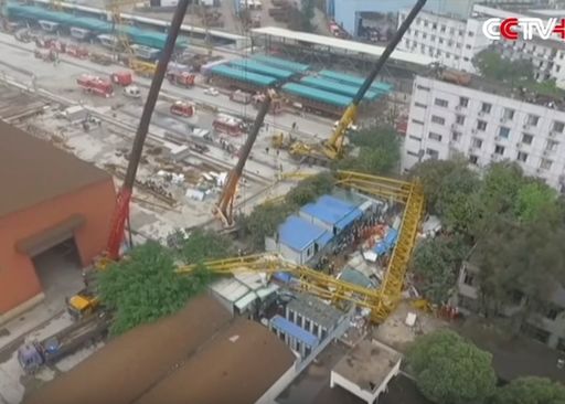 Cel puţin 18 morţi în China, în urma prăbuşirii unei macarale. VIDEO