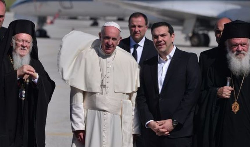 Tsipras salută o vizită istorică a Papei Francisc pe Insula Lesbos. VIDEO