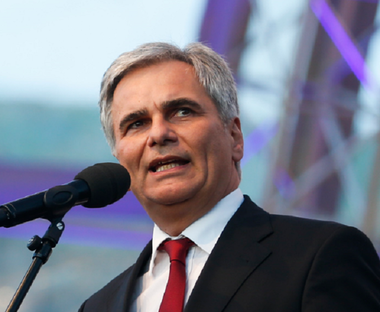 Cancelarul austriac propune ca Germania să introducă "vize de tranzit" pentru migranţi