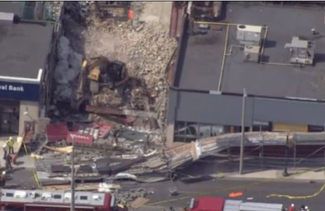 Şapte persoane au fost rănite după ce o clădire s-a prăbuşit la Toronto. VIDEO