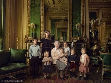 Casa Regală a publicat joi, cu ocazia aniversării lui Elizabeth a II-a, o serie de fotografii inedite alături de familie - FOTO