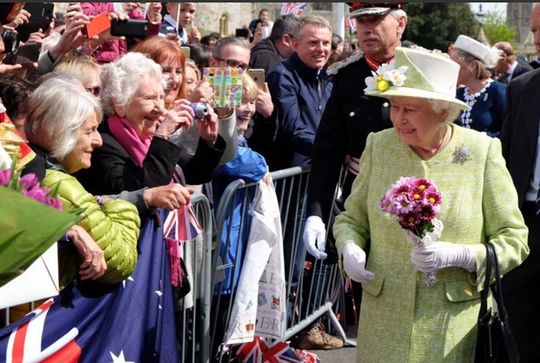 Garda Regală a tras 41 de salve de tun la Londra, în timp ce regina se întâlneşte cu supuşii la Windsor (FOTO: Twitter)