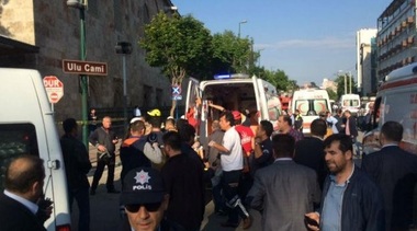 Bilanţul atentatului sinucigaş de la Bursa a crescut la 13 răniţi