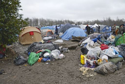 Franţa: Un migrant etiopian a fost suferit arsuri grave într-un incendiu izbucnit în ”Jungla” din Calais