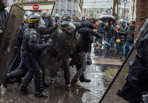 Un tânăr rănit la Rennes în timpul manifestaţiilor împotriva legii muncii şi-a pierdut vederea la ochiul stâng