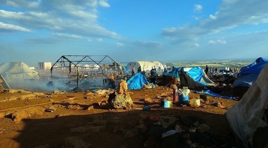 Cel puţin 30 de refugiaţi au fost ucişi, după ce un raid a lovit o tabără de migranţi de la graniţa turco-siriană 