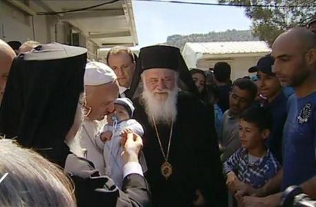 "Visez la o Europă în care să fii migrant nu este crimă", afirmă Papa Francisc primind Premiul Carol cel Mare