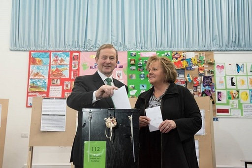 Enda Kenny, reales premier al Irlandei după zece săptămâni de impas politic