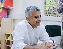 Laburistul Sadiq Khan devine primul primar musulman al Londrei