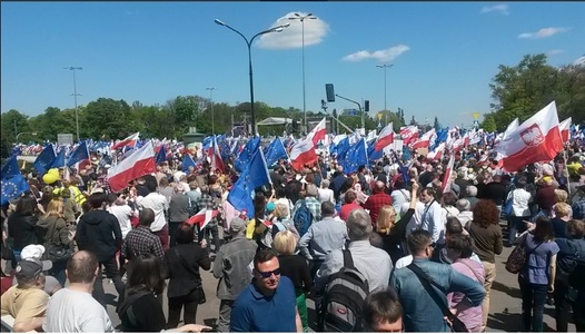 Polonia: Mii de protestatari anti-guvernamentali au ieşit în stradă pentru a denunţa politicile executivului conservator