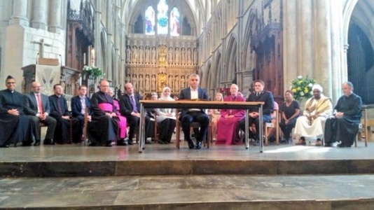 Noul primar londonez Sadiq Khan a fost învestit în cadrul unei ceremonii multireligioase de la catedrala Southward  VIDEO
