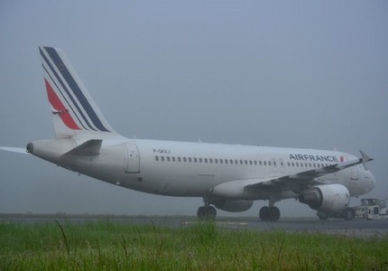 Două avioane de pasageri s-au ciocnit pe aeroportul Roissy din Paris