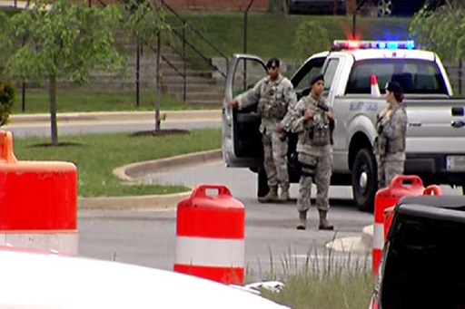 O femeie a ameninţat că se aruncă în aer la baza militară St Andrews, din apropiere de Washington; alarma s-a dovedit falsă