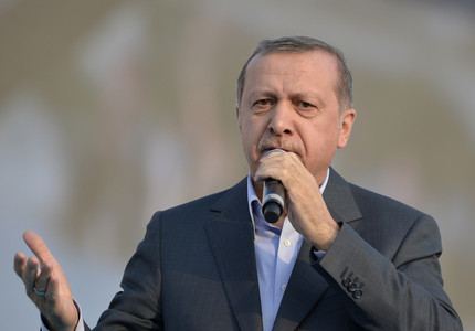 Erdogan reproşează Occidentului că-i pasă de sirieni mai puţin decât de căsătoriile gay