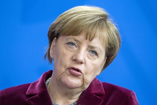Cap de porc pe care erau scrise insulte la adresa lui Merkel, descoperit la intrarea în biroul său de deputat