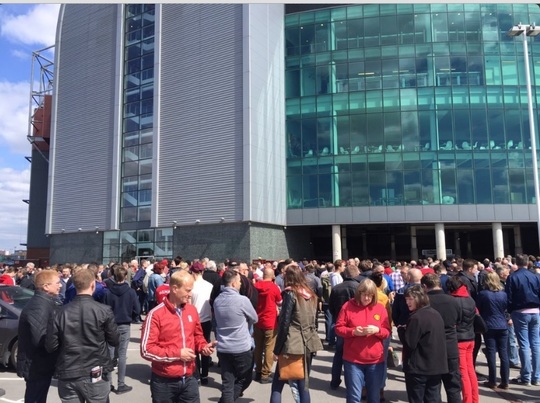 Old Trafford evacuat (Foto: Twitter)