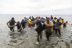 Raport:Traficanţii de migranţi au câştigat şase miliarde de euro în 2015;800.000 de oameni vor să ajungă în UE din Libia