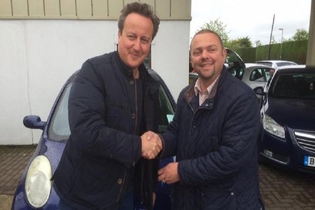 Cameron a cumpărat o maşină la mâna a doua pentru soţia sa