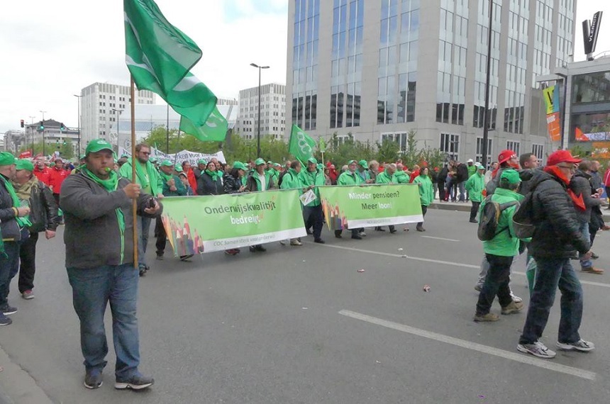 Zeci de mii de belgieni protestează faţă de politicile sociale şi economice ale Guvernului Michel