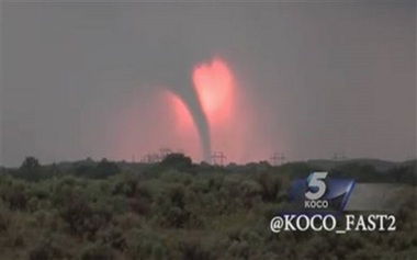 Tornade puternice în Kansas, unde cel puţin doi oameni au fost răniţi