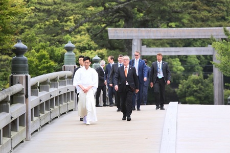 Liderii G7 au fost primiţi de premierul japonez Shinzo Abe la Marele Altar Ise, inima religie shinto