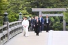 Liderii G7 au fost primiţi de premierul japonez Shinzo Abe la Marele Altar Ise, inima religie shinto