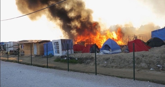 Franţa: Ciocniri violente în ”Jungla” din Calais soldate cu 40 de răniţi