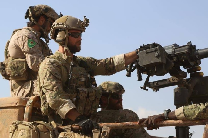Ankara critică dur Washington-ul pentru publicarea unei imagini cu un soldat american purtând insigna miliţiei kurzilor sirieni