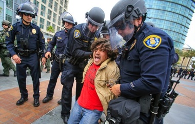 ALEGERI SUA: Ciocniri violente între protestatari şi susţinătorii lui Trump, la San Diego. VIDEO