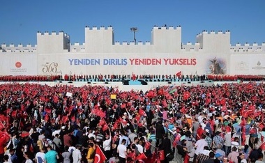 Istanbulul a marcat 563 de ani de la cucerirea otomanilor printr-o ceremonie grandioasă