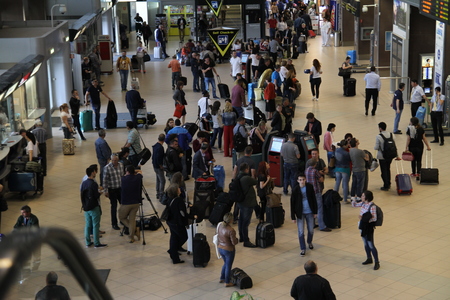 Sute de pasageri, blocaţi pe aeroportul JFK din New York, din cauza unei probleme la sistemul informatic