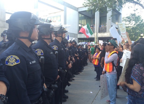 ALEGERI SUA: Ciocniri violente între protestatari şi susţinătorii lui Trump la un eveniment de campanie din San Jose