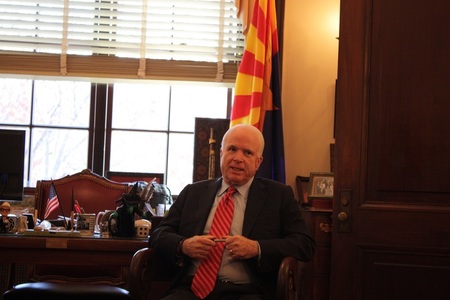 SUA vor rămâne un stat de drept dacă Trump devine preşedinte, "noi nu suntem România", afirmă McCain