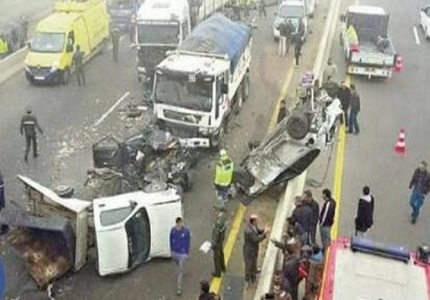 Cel puţin 33 de oameni au murit şi alţi 22 au fost răniţi într-o coliziune între un camion şi un autobuz în Algeria