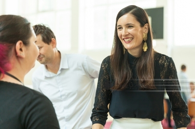 Euronews o prezintă pe Clotide Armand drept franţuzoaica hotărâtă să schimbe faţa politicii din România